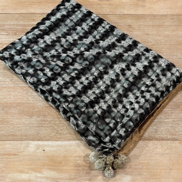 Beatriz Bisset Originals Sage & Gold Velvet Silk Throw with Beaded Tassels - Picture 4 of 8